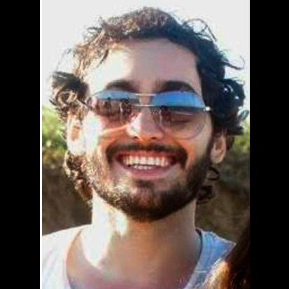 Alex, de 23 anos, levou cinco tiros dos criminosos que estavam em uma moto.