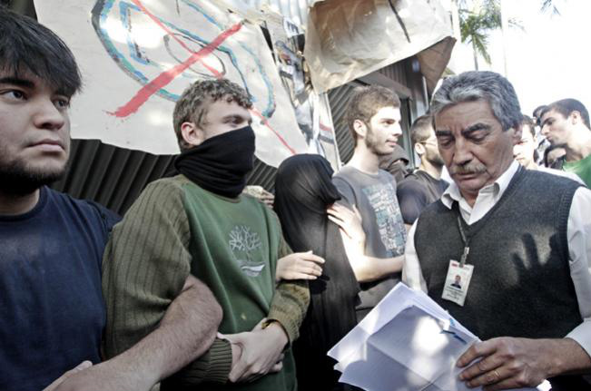 Amotinados da USP têm hora marcada para sair