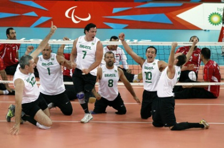 Seleção brasileira masculina de vôlei sentado participa de competição na Bósnia Seleção brasileira masculina de vôlei sentado participa de competição na Bósnia