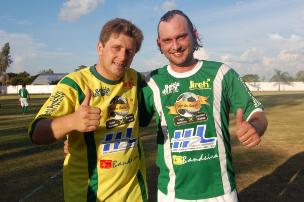 Jogo dos Amigos acontece neste sábado em Amambai Os organizadores do eventos, Tiago Mariano (esq) e Luciney Bampi.