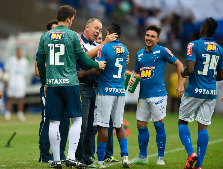 Em jogo isolado da 35ª rodada, Cruzeiro vence Sport e fica a três pontos do G-4