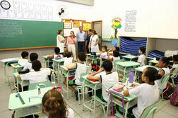 Nove em dez brasileiros consideram ensino em tempo integral necessário
