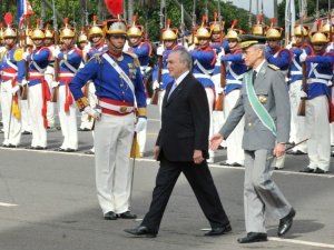 Em mensagem, Dilma ressalta orgulho por Exército brasileiro Em mensagem, Dilma ressalta orgulho por Exército brasileiro