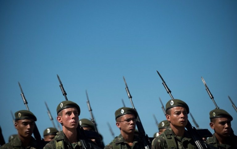 Jovens que perderam alistamento devem regularizar situação na Junta Militar Sem o alistamento, cidadão fica impedido, por exemplo, de tirar passaporte, ingressar no serviço público