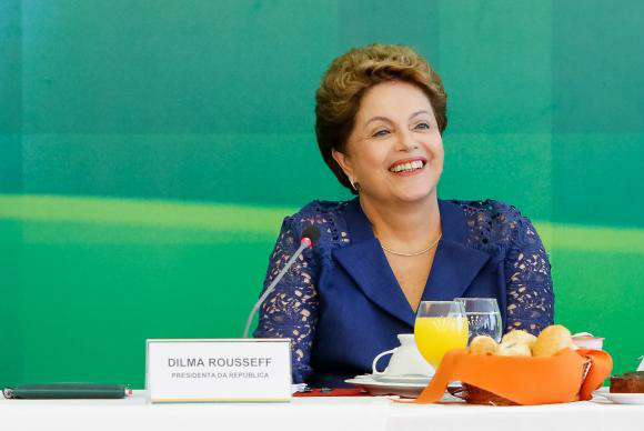 Dilma anuncia mais 13 nomes do novo ministério
