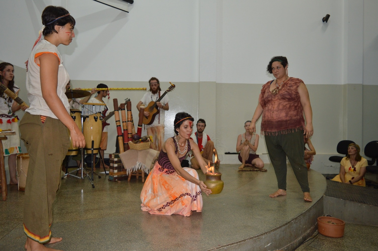 Grupo que valoriza a cultura indígena se apresentou em Amambai A iniciativa surgiu dos projetos