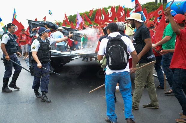 Gilberto Carvalho admite que governo financiou evento do MST Governo financiou evento do MST, que terminou em violência na Praça dos Três Poderes, em Brasília