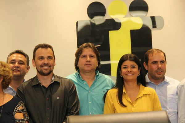 O atual presidente Juvenal Neto (PSDB) com o eleito Pedro Caravina (PSDB) e a governadora em exercício, Rose Modesto (PSDB) - (Foto: Edson Ribeiro/Assomasul)