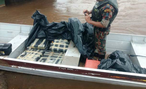Droga estava em embarcação - (Foto: Tá na Mídia Naviraí)