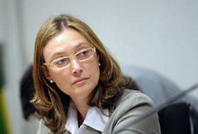 Fome é "gravíssima" violação de direitos humanos, diz ministra Maria do Rosário Ministra Maria do Rosário
