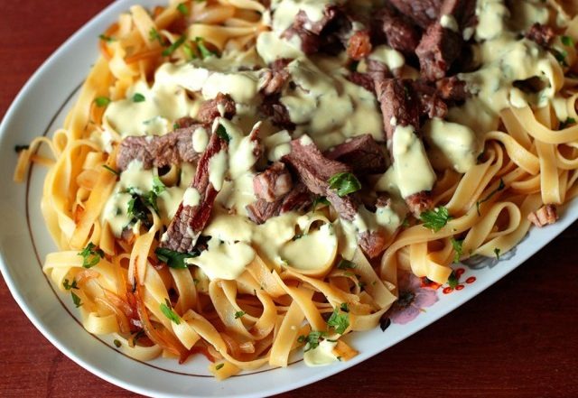 Receita de domingo: contra filé ao molho de mostarda Foto: divulgação