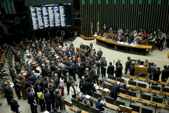 Câmara aprova em primeiro turno PEC que prorroga DRU até 2023 Câmara aprova, em primeiro turno, prorrogação da DRU até 2023.