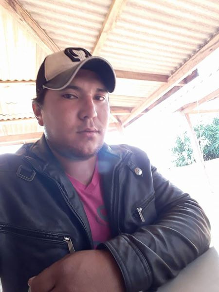 Jovem morre ao bater motocicleta na traseira de carreta estacionada Foto: Reproodução Facebook