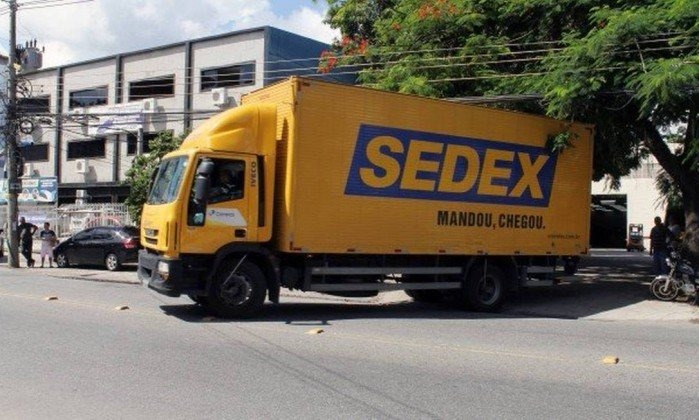 Correios anunciam aumento médio de 8% no valor do frete de encomendas Centro de Distribuição dos Correios - Agência O Globo