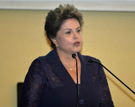 Dilma condena "pessimismo" e promete "novo ciclo" Dilma condena "pessimismo" e promete "novo ciclo"