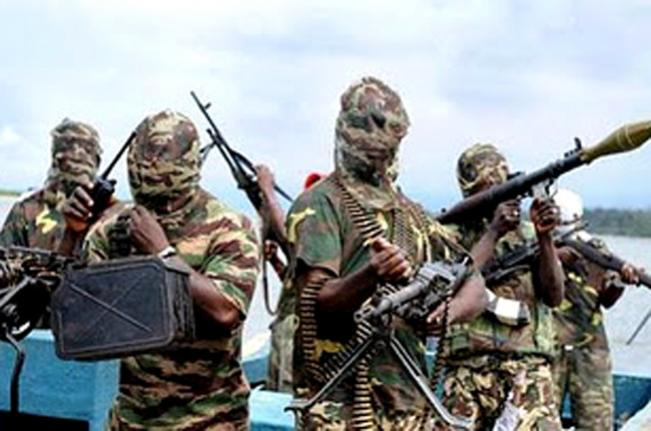 Seita islâmica Boko Haram (foto) anuncia que ataques irão continuar; hoje, EUA alertaram sobre possíveis ataques a hotéis do país