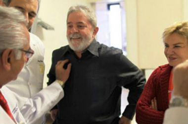 Lula encerra primeira etapa de tratamento contra o câncer Lula encerra primeira etapa de tratamento contra o câncer