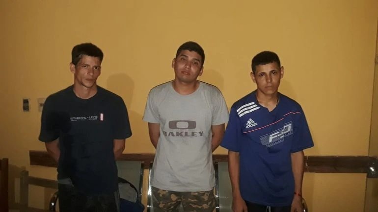 Dois dias após fuga em massa de presídio paraguaio, 5 foram recapturados Trio foi recapturado perto de posto policial (Foto: ABC Color)