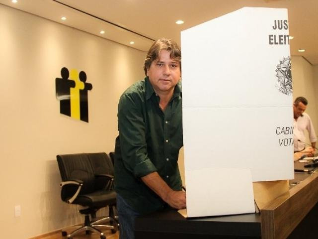 Prefeitos vêm à Capital participar de eleição da diretoria da Assomasul Candidato à reeleição, Caravina lidera chapa única em eleição na Assomasul. (Foto: Edson Ribeiro/Assessoria)