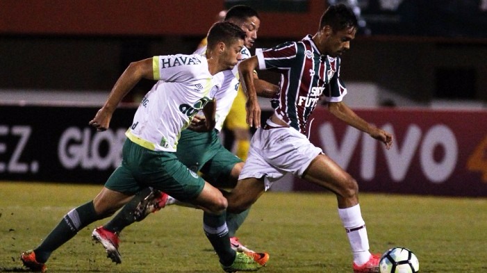 Flu empata com Chapecoense e sobe duas posições Flu empata com Chapecoense e sobe duas posições / Foto: Divulgação