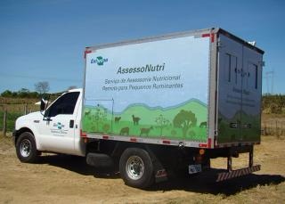 Serviço orienta criadores para nutrição eficiente de caprinos e ovinos O laboratório móvel do AssessoNutri facilitará a interação com produtores e técnicos responsáveis por coletar amostras para análises