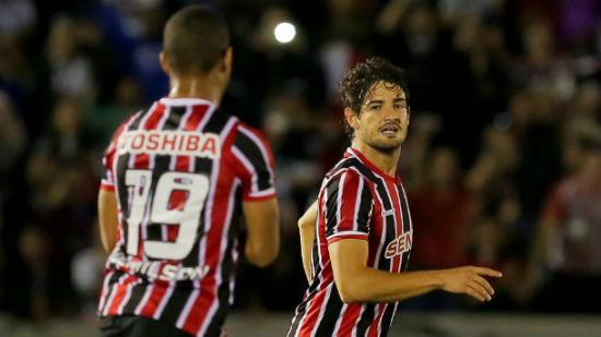Alexandre Pato garante vitória ao São Paulo e pede passagem