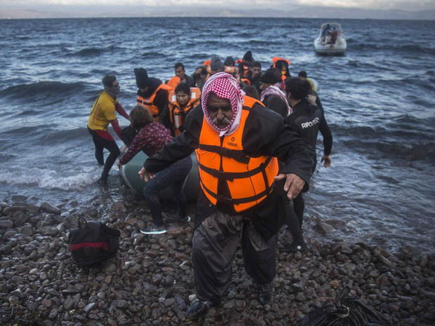 Mais de 1 milhão de migrantes chegaram à Europa por mar em 2015
