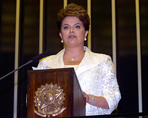Saída para crise econômica é combater o desemprego, diz Dilma Saída para crise econômica é combater o desemprego, diz Dilma