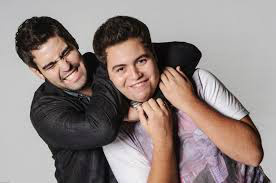Irmãos sertanejos Bruno e Paulo Vitor.