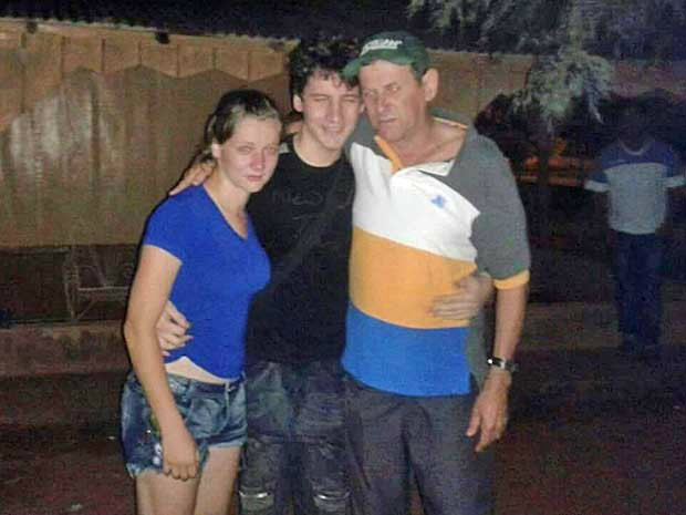 Arlan Fick voltou aos braços da família na noite de Natal. (Foto: Reprodução)