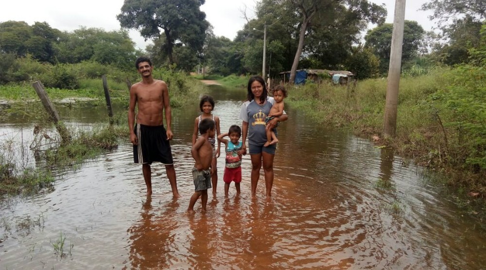 Com cerca de 64 mil pessoas afetadas, MS tem 28 municípios em emergência Famílias dos bairros Pantanal, Maria do Rosário e Nova Miranda já estão com casas alagadas em razão da cheia do Rio Miranda (Foto: Defesa Civil de MS/Divulgação)