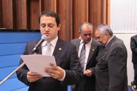 Marcio Fernandes solicita ao governo reforma de escola em Amambai Marcio Fernandes apresentou os dois pedidos na sessão desta quarta-feira