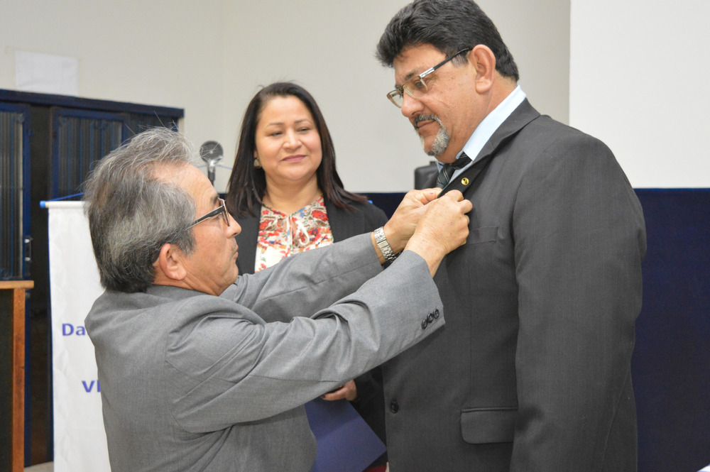 Rotary de Amambai realizou posse de dirigentes 2017/2018 nessa segunda (3) O rotariano Antônio Adão de Souza recebeu o título de Companheiro Paul Harris