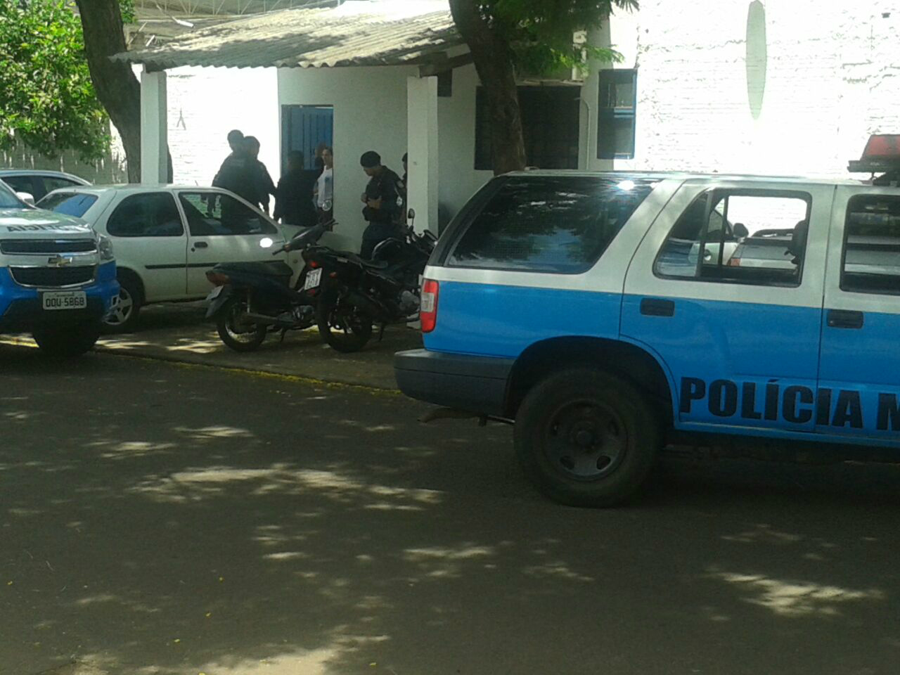 Policiais estão a caminho de presídio - (Foto: Valdenir Rezende/Correio do Estado)