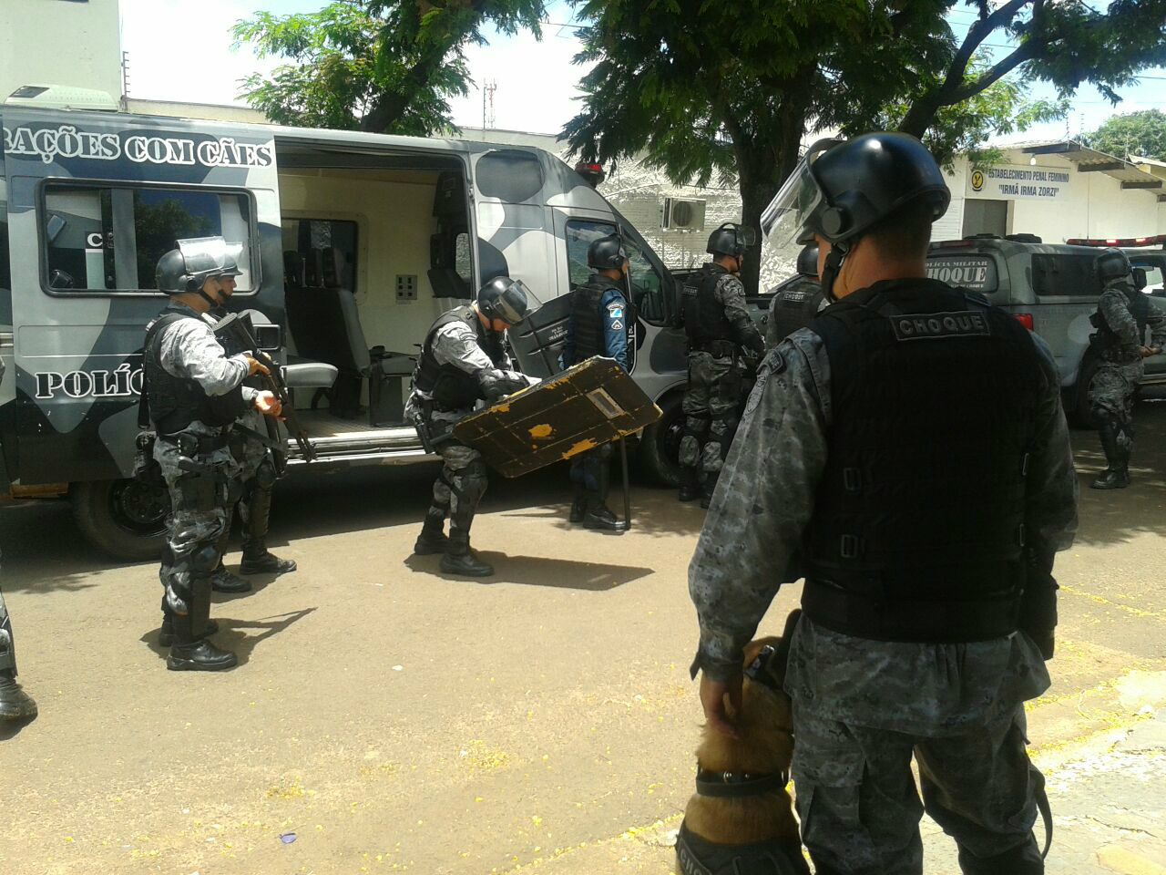 Batalhão de Choque faz vistoria em presídio - (Foto: Valdenir Rezende/Correio do Estado)