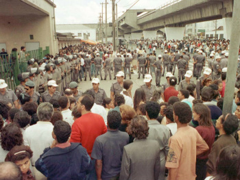 Justiça condena 23 policiais militares pelo Massacre do Carandiru