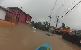 Inundações na Malásia deixam pelo menos 119 mil desalojados