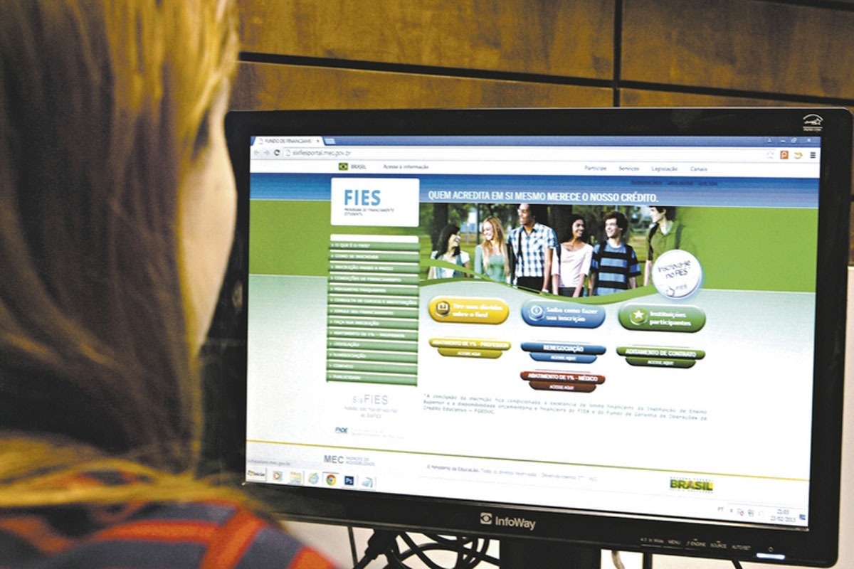 Juros de faixa intermediária do Fies devem ser vinculados à taxa do BNDES