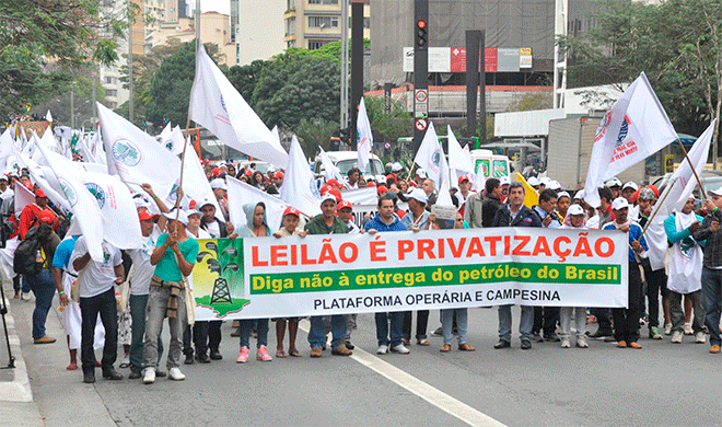 Organizações brasileiras entregam carta pedindo suspensão do leilão do pré-sal Organizações brasileiras entregam carta pedindo suspensão do leilão do pré-sal
