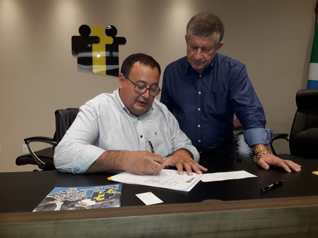 Dr. Edinaldo Luiz de Melo Bandeira (PSDB) tomou posse na tarde dessa quinta-feira (24) como 1º vice-presidente da Assomasul / Foto: Gildo Secon
