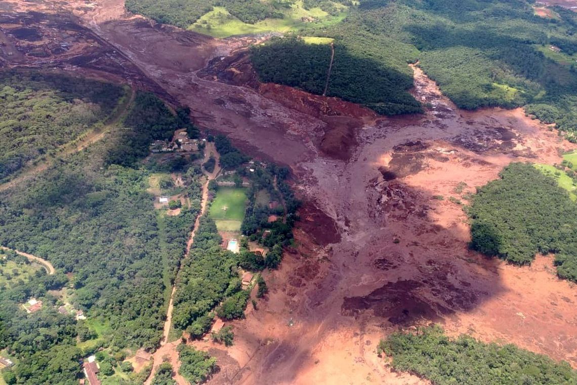 Rejeito atingiu o Rio Paraopeba, diz Corpo de Bombeiros Rejeito atingiu o Rio Paraopeba, diz Corpo de Bombeiros
