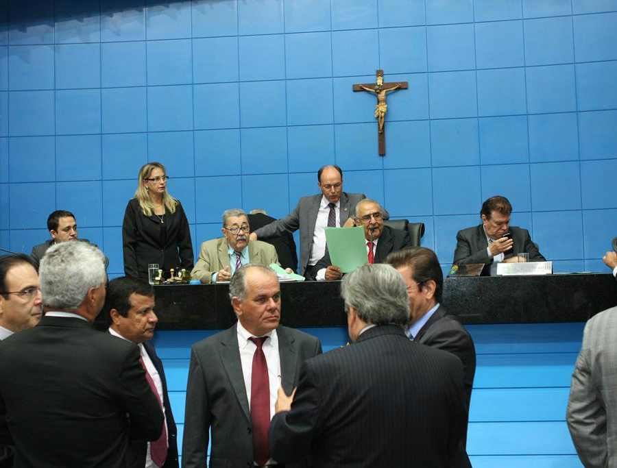 Parlamentares se concetraram em aprovar projetos que tratam sobre salários e carreiras de servidores.