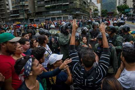 Falta de alimentos provoca confrontos na Venezuela Falta de alimentos provoca confrontos na Venezuela