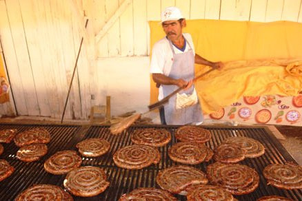 Agenda de eventos para Amambai e região Festa da Linguiça de Maracaju, atraindo público de todo o estado.