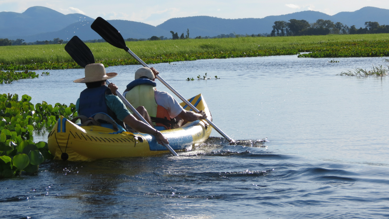 Conheça os destinos turísticos de Mato Grosso do Sul para os feriados de 2017 Canoagem no Pantanal de Corumbá. (Foto: Divulgação)