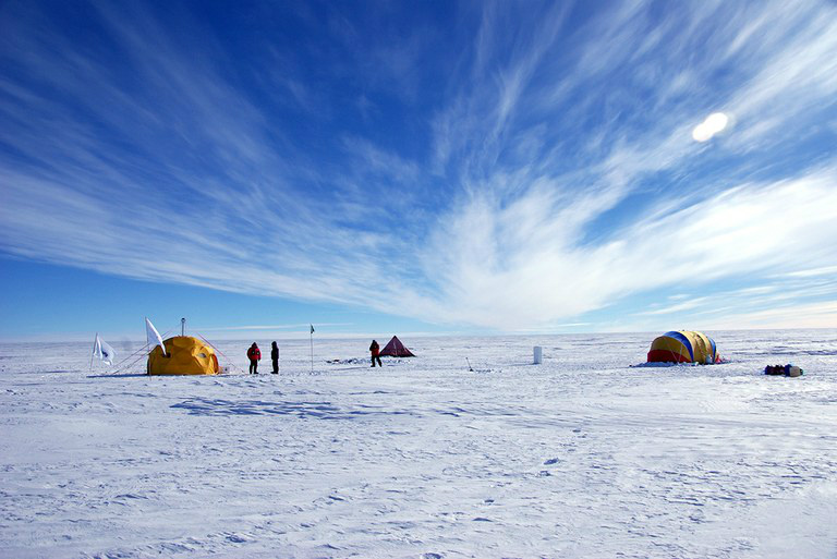 Pesquisadores realizam travessia inédita pelo interior da Antártica
