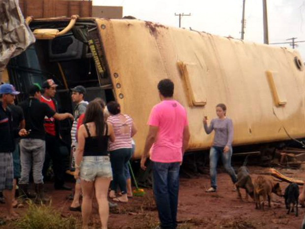 Tornado mata duas pessoas e deixa 64 feridos no interior de São Paulo Tornado mata duas pessoas e deixa 64 feridos no interior de São Paulo