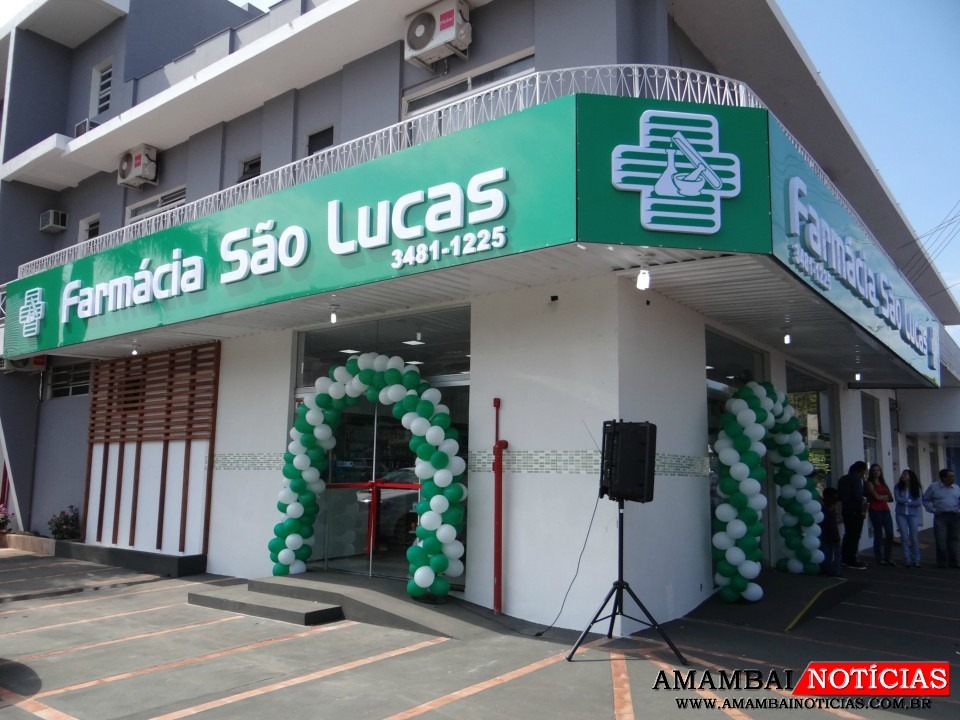 Mudança nos horários de plantão das farmácias em Amambai gera discussões Farmácia São Lucas é contrária à proposta / Foto: Moreira Produções - registro feito durante a reinauguração do estabelecimento,em 2015 .