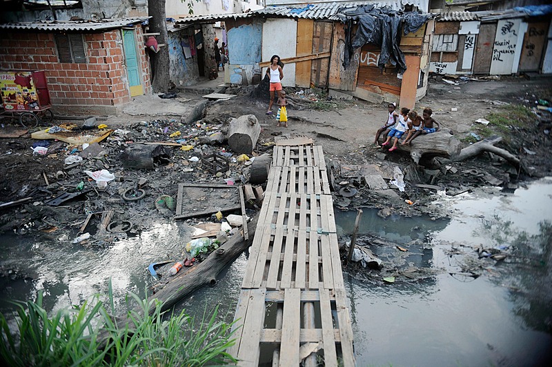As desigualdades sociais que a pandemia da covid-19 nos mostra O Complexo da Maré fica na Zona Norte do Rio de Janeiro, uma das regiões mais vulneráveis à contaminação pela Covid-19 / Foto: Fernando Frazão / Agência Brasil