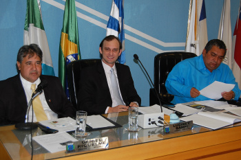 Os trabalhos foram dirigidos pelos vereadores Daniel Riquelme, Luciney e Brito. Foto: Moreira Produções